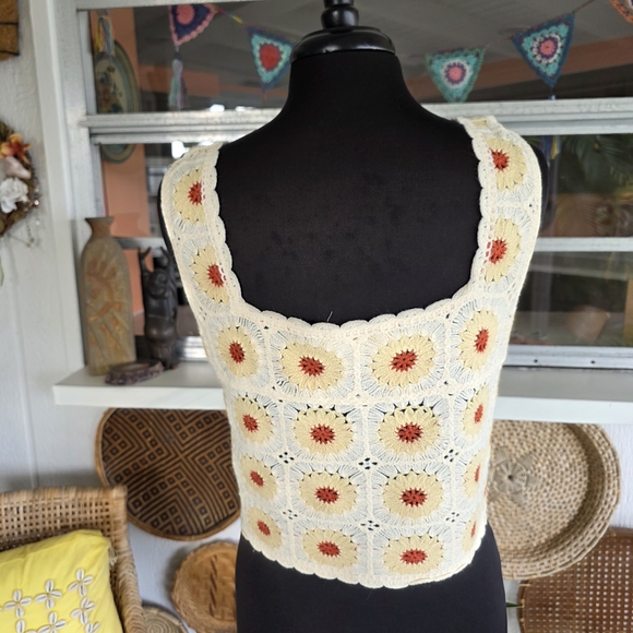 Rebellion Crochet Floral Crop Top - Cream and Red Daisy Jones Aesthetic - Picture 5 of 10